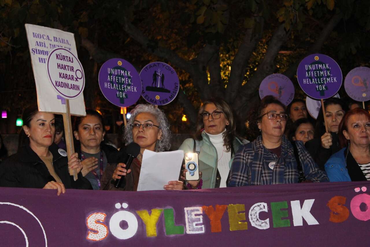 Menteşe Kadın Platformu, 25 Kasım’da Sokakları Doldurdu: “Dünya Yerinden Oynar, Kadınlar Özgür Olsa!” 20